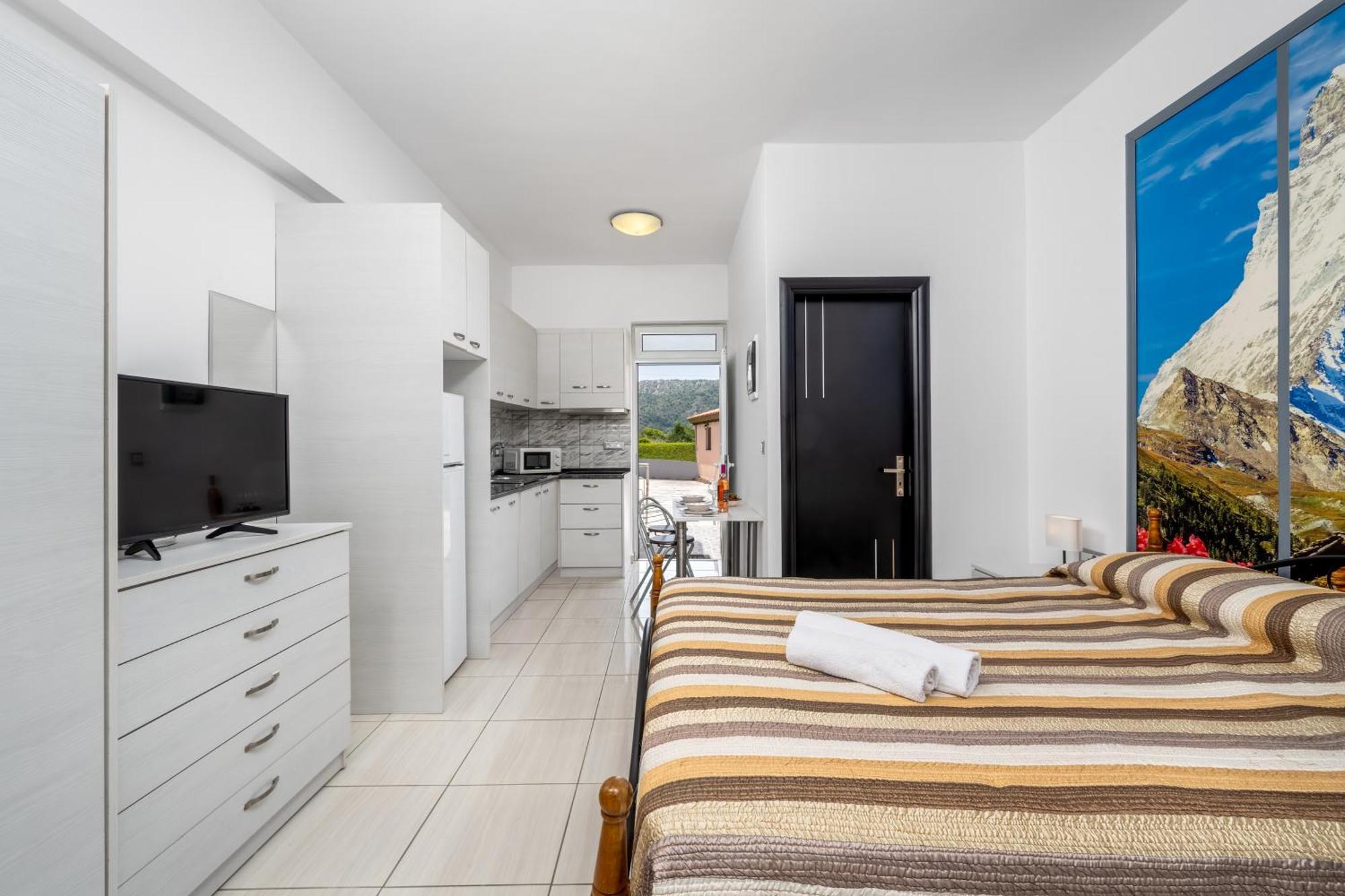 Near Airport Apartment *
